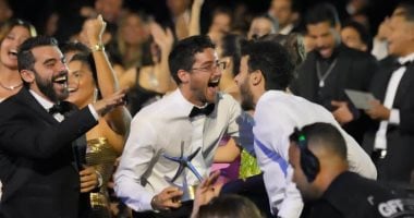 فرحة حسن مالك بفوز شقيقه أحمد مالك بجائزة أفضل ممثل بمهرجان الجونة.. فيديو فرحة حسن مالك بفوز شقيقه أحمد مالك بجائزة أفضل ممثل بمهرجان الجونة.. فيديو