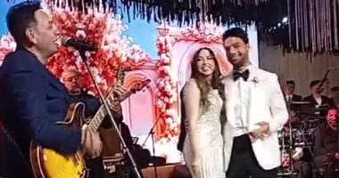 أحمد جمال وفرح الموجى يرقصان على غناء مصطفى قمر بالجيتار أحمد جمال وفرح الموجى يرقصان على غناء مصطفى قمر بالجيتار