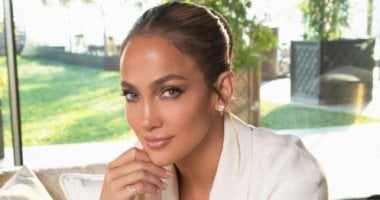 جينيفر لوبيز تكشف سر تألقها.. طقس بسيط يحافظ على إشراقتها الدائمة جينيفر لوبيز تكشف سر تألقها.. طقس بسيط يحافظ على إشراقتها الدائمة