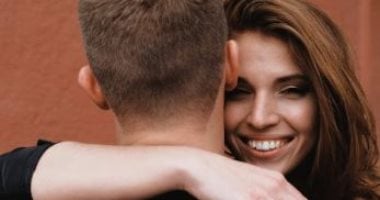 نساء 4 أبراج تتوافق عاطفيًا مع رجل برج العقرب.. أنثى الحوت ملاذه الآمن