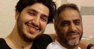 محمد فضل شاكر يعلن عودته إلى المسرح بعد فترة اعتذار