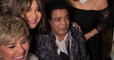 محمد منير ومفيدة شيحة وبوسى شلبى فى حفل زفاف ابنة عزة مصطفى