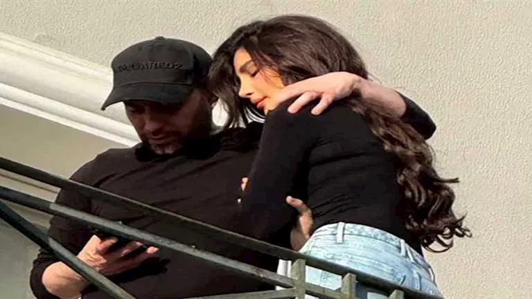 بعد شائعة ارتباطه بالمطربة اللبنانية شيراز.. أول ظهور لـ حسام حبيب بعد شائعة ارتباطه بالمطربة اللبنانية شيراز.. أول ظهور لـ حسام حبيب