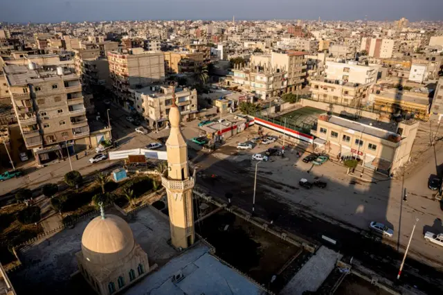 العريش، مصر – 24 يناير/كانون الثاني 2023: صورة جوية لمباني مدينة العريش