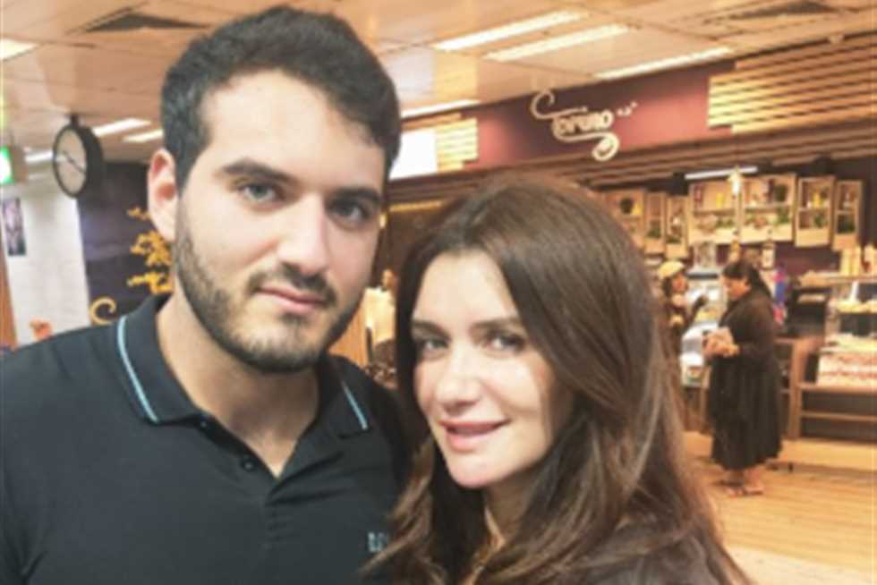 نجل غادة عادل: «ما حسيتش إنهم اتطلقوا.. بابا بييجي يتعشى معانا لحد دلوقتي» نجل غادة عادل: «ما حسيتش إنهم اتطلقوا.. بابا بييجي يتعشى معانا لحد دلوقتي»