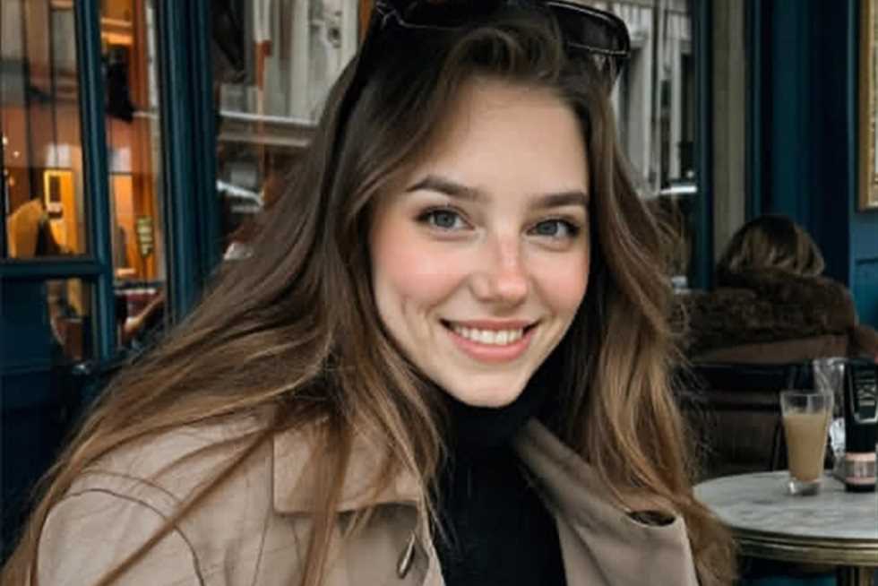 مصمّمة بالذكاء الاصطناعي وقد تنافس سكارليت جوهانسون.. 13 معلومة عن ممثلة هوليوود الافتراضية تيلى نوروود