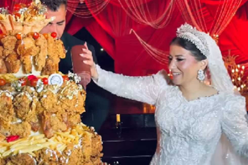 «ربنا إداها حاجات مش عند ناس تانية».. هبة قطب ترد على جدل حفل زفاف ابنتها «ربنا إداها حاجات مش عند ناس تانية».. هبة قطب ترد على جدل حفل زفاف ابنتها