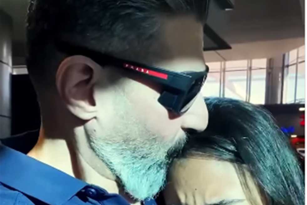 بالدموع.. ياسر جلال يودع ابنته «قدرية» قبل سفرها لاستكمال دراستها بألمانيا (فيديو) بالدموع.. ياسر جلال يودع ابنته «قدرية» قبل سفرها لاستكمال دراستها بألمانيا (فيديو)