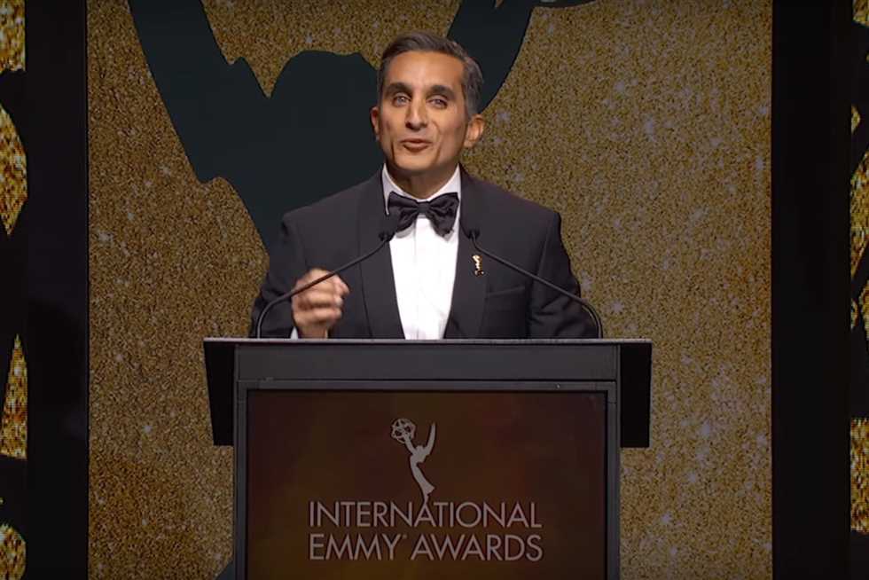 باسم يوسف: أنا بنكّت على الأحوال بس مشكلتى ميكروفونى طويل وبيوجع