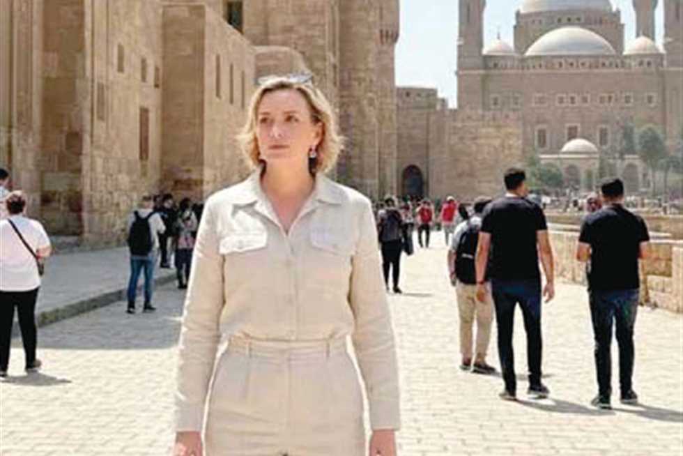 بطلة «تيتانيك» في مصر بالـ«AI» .. «المصري اليوم» تُحلل حسابًا مزيفًا لـ«كيت وينسلت» شغل المصريين على فيسبوك بطلة «تيتانيك» في مصر بالـ«AI» .. «المصري اليوم» تُحلل حسابًا مزيفًا لـ«كيت وينسلت» شغل المصريين على فيسبوك