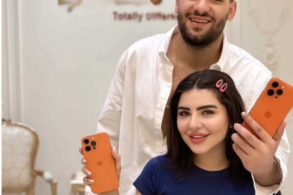 مسلم يكشف حقيقة عودته لطليقته بعد أحدث ظهور لهما: «معمولة بالـ Ai» مسلم يكشف حقيقة عودته لطليقته بعد أحدث ظهور لهما: «معمولة بالـ Ai»