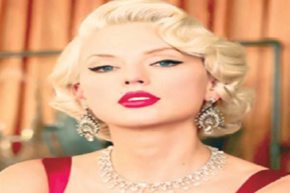 «تايلور سويفت» تحطم الأرقام القياسية بـ«حياة فتاة استعراض»