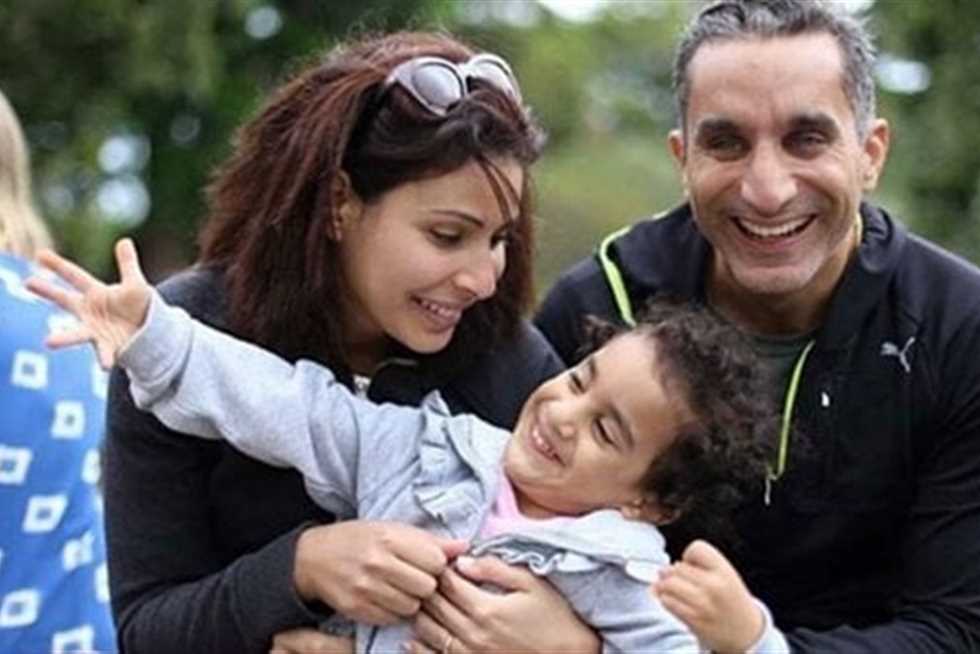 فلسطينية الأصل وتكبره بالعمر.. 13 معلومة عن هالة دياب زوجة باسم يوسف