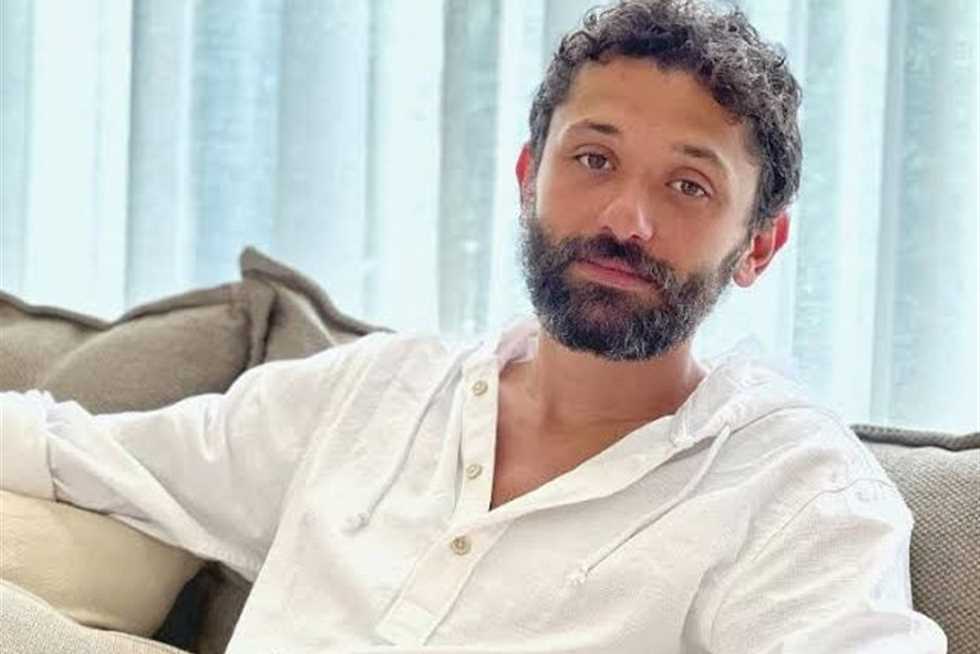 كريم محمود عبدالعزيز يوجه رسالة غامضة والجمهور: «عارفين مين اللي بيحب ما لا يعنيه»