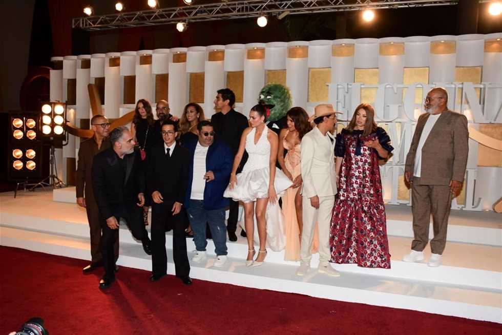 أبرزهم يسرا وهنا شيحة.. النجوم يتألقون على ريد كاربيت فيلم السادة الأفاضل