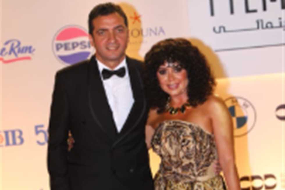 «فاهمني ومش بيتحكم في لبسي».. رانيا يوسف ترد على منتقدي زواجها وتكشف فارق العمر بينهما