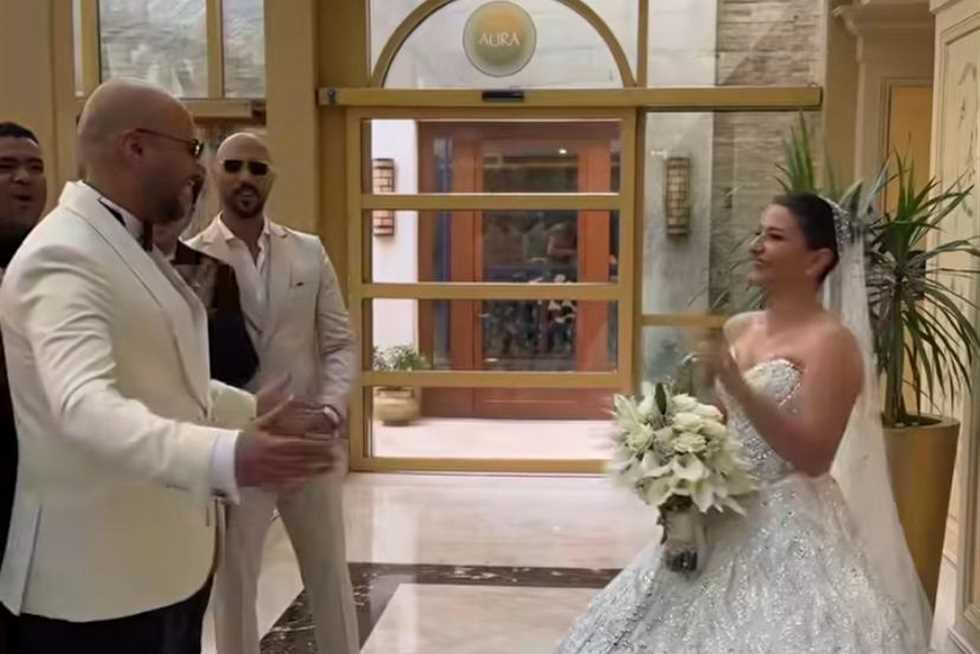 17 معلومة عن حاتم صلاح: «موظف تأمين» عمل كمساعد مخرج في مسلسل لعادل إمام وخاف من تجسيد «نفادي» اللقطات الأولى من احتفال الفنان حاتم صلاح بزفافه (صور)