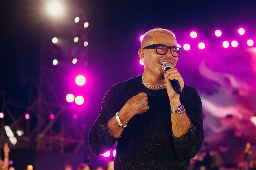 عمرو دياب يُحيي أضخم سهرات مهرجان الجونة.. وأسماء جلال تغني معه «خطفوني»