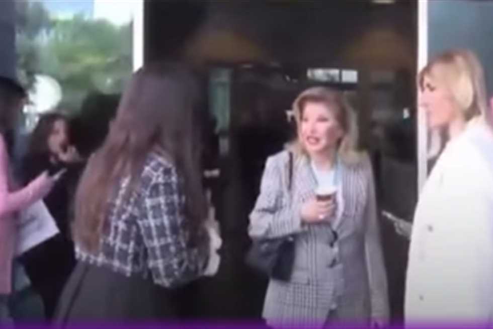 «أنا مين؟».. هالة سرحان تُحرج مراسلة تليفزيونية على الهواء سألتها عن هويتها (فيديو)