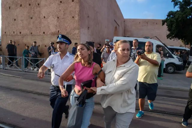 اعتقال متظاهرة من قبل قوات الأمن خلال احتجاجات يوم 29 من سبتمبر/ أيلول بمدينة الرباط