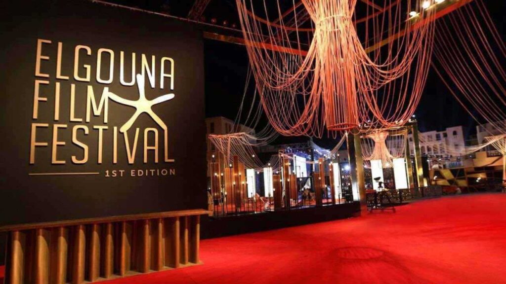 6 أفلام مصرية تضيء مهرجان الجونة السينمائي لعام 2025 هايدي كلوم تتعثر وتنهض بابتسامة في أسبوع الموضة الباريسي (صور)