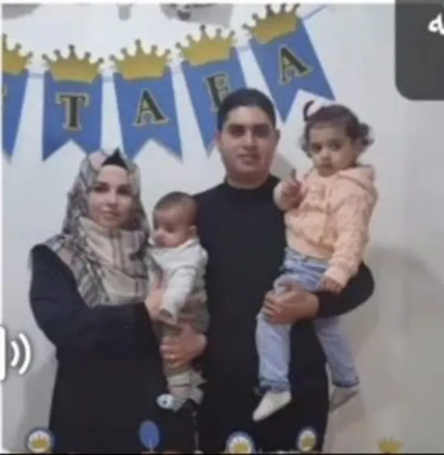 الناجي الوحيد من هذه العائلة هو الطفل الذي كانت تحمله أمه