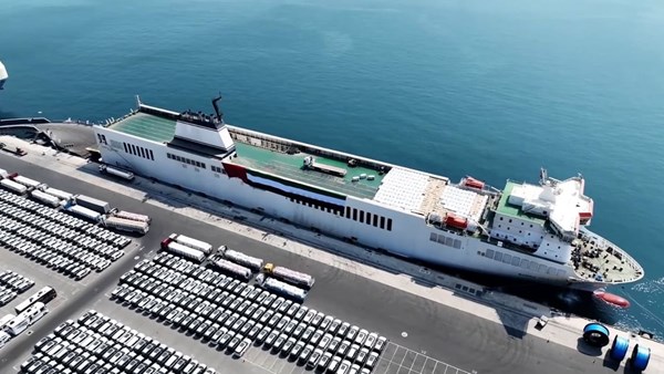 ضمن "الفارس الشهم 3".. تواصل عمليات تحميل "سفينة الإمارات الإنسانية" استعداداً للتوجه إلى غزة