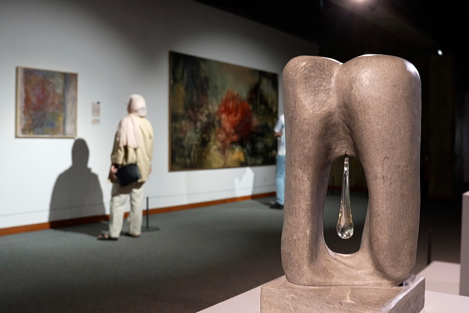 "برواية النساء".. معرض في طهران يعيد قراءة الفن الإيراني من منظور أنثوي | مرأة