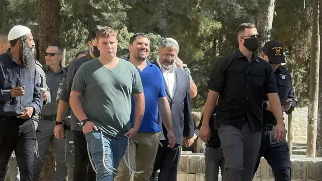 بن غفير (الثالث من على اليمين). أرشيف