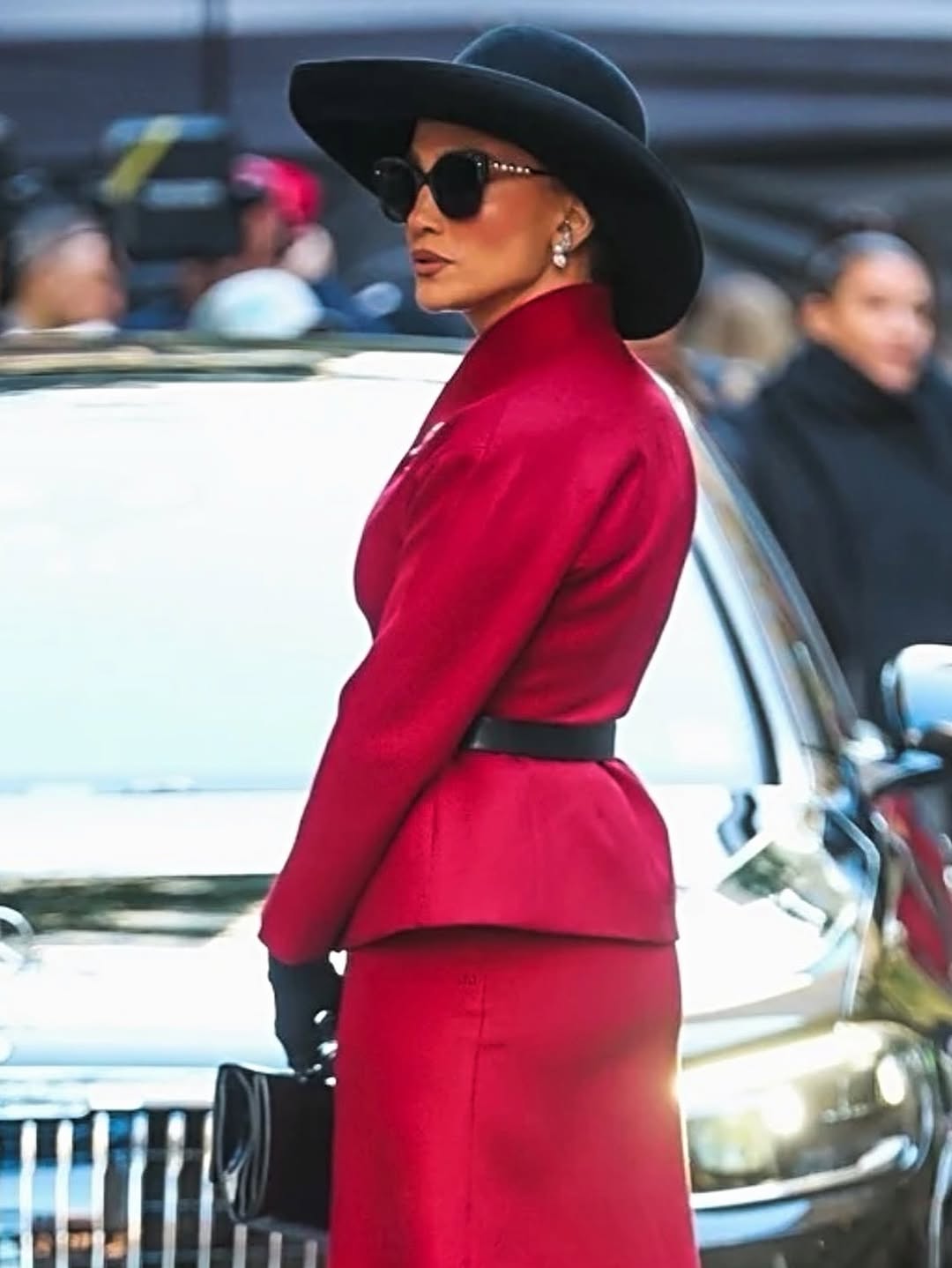 جينيفر لوبيز بإطلالة راقية من ديور (انستغرام)