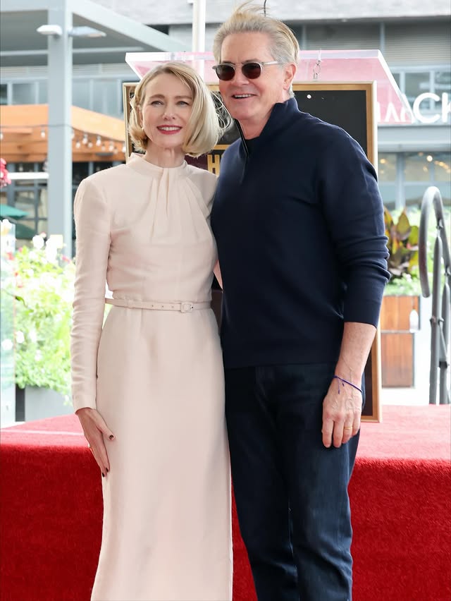 نعومي واتس أثناء تكريمها (إنستغرام)