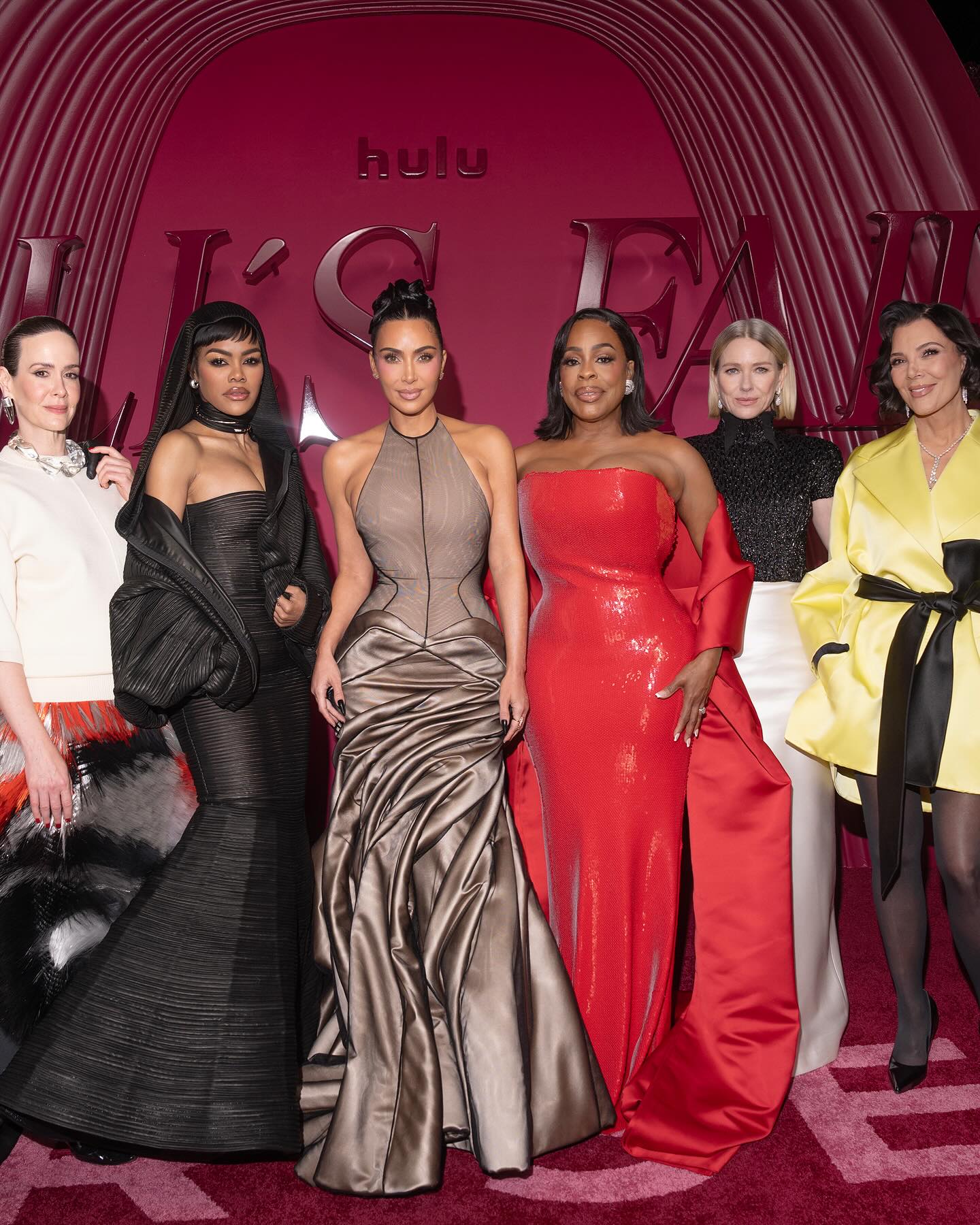 كيم كارداشيان بتصميم دانيال روزبيري لصالح سكياباريلي (إنستغرام)