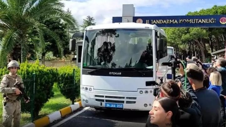 لحظة وصول مشاهير أتراك إلى المستشفى وسط قضية الممنوعات