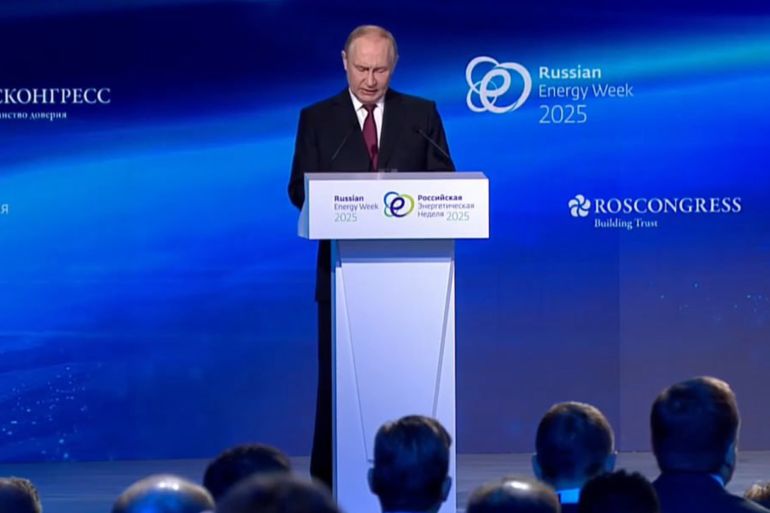 بوتين في "أسبوع الطاقة الروسي": روسيا هي الدولة الوحيدة القادرة على إدارة سلسلة الطاقة النووية كاملة وكالة سبوتنيك الروسية