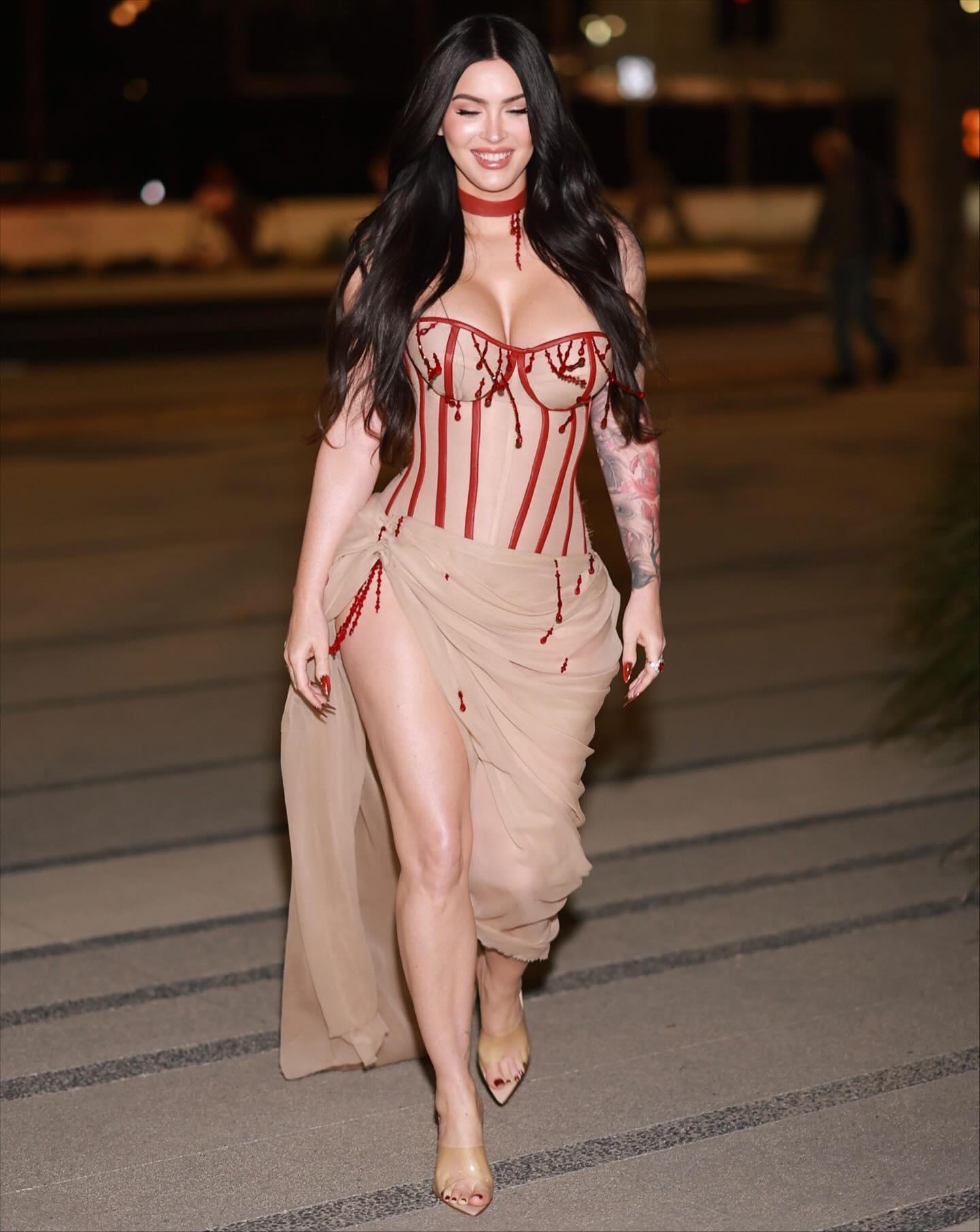 ميغان فوكس بتصميم ميوميو (إنستغرام)