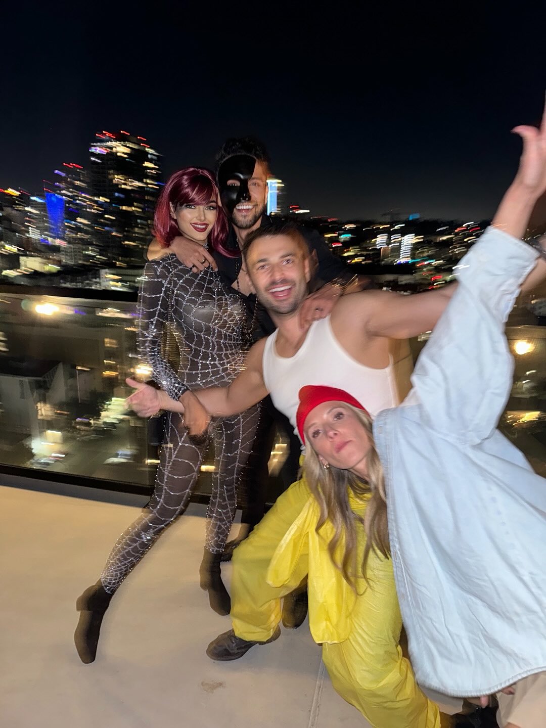 ماهلاغا جابري وخطيبها (إنستغرام)