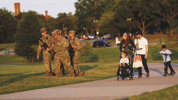 ترامب يأذن بنشر قوات الحرس الوطني في شيكاغو ترامب يأذن بنشر قوات الحرس الوطني في شيكاغو