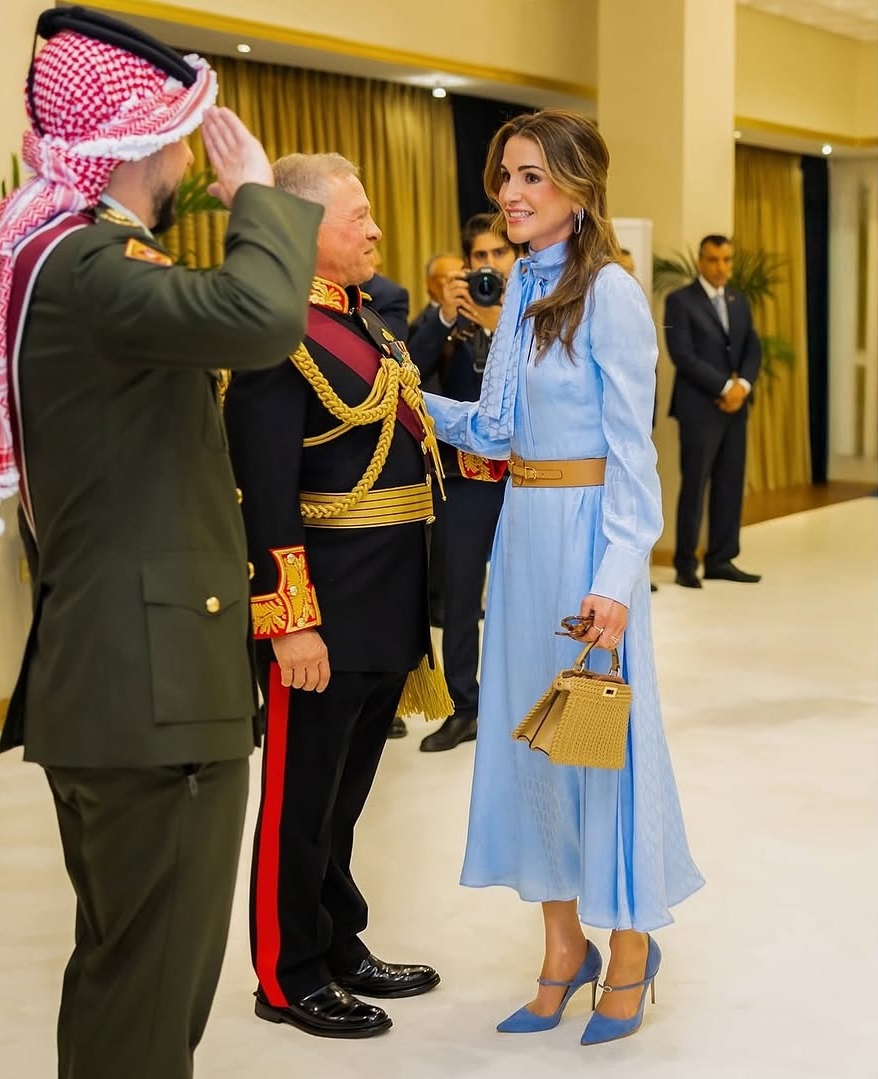 الملكة رانيا مع الملك عبدالله الثاني والامير الحسين في افتتاح الدورة البرلمانية الأردنية 2025 (انستغرام)