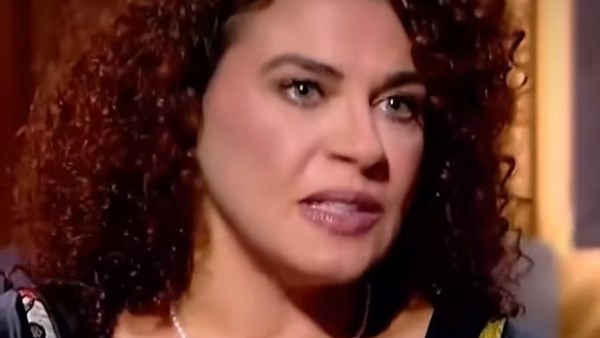 كل واحد يخليه في نفسه.. منى هلا تكشف سبب زواجها المدني