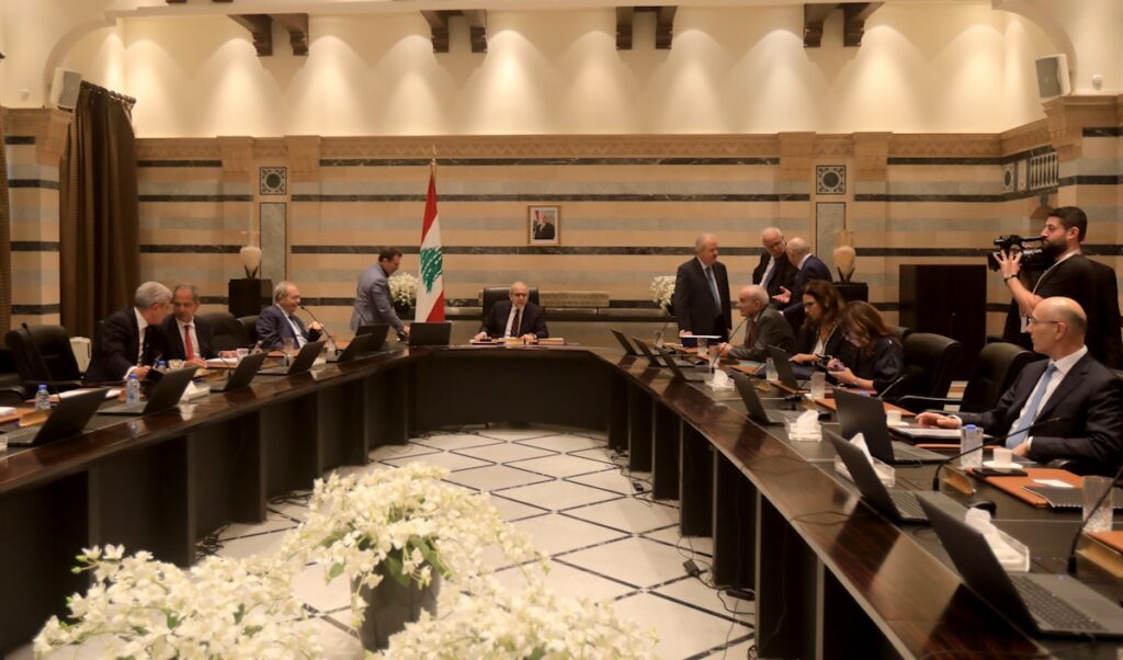 الحكومة تغرق عند صخرة الروشة... والحجار يُلاحق «رسالات» - جريدة الأخبار