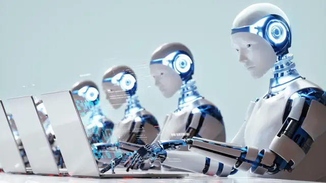 صورة رقمية مُولّدة لروبوتات متعددة تعمل على أجهزة كمبيوتر محمولة في وضعية خام. مفهوم التكنولوجيا الذكية والأتمتة والذكاء الاصطناعي.
