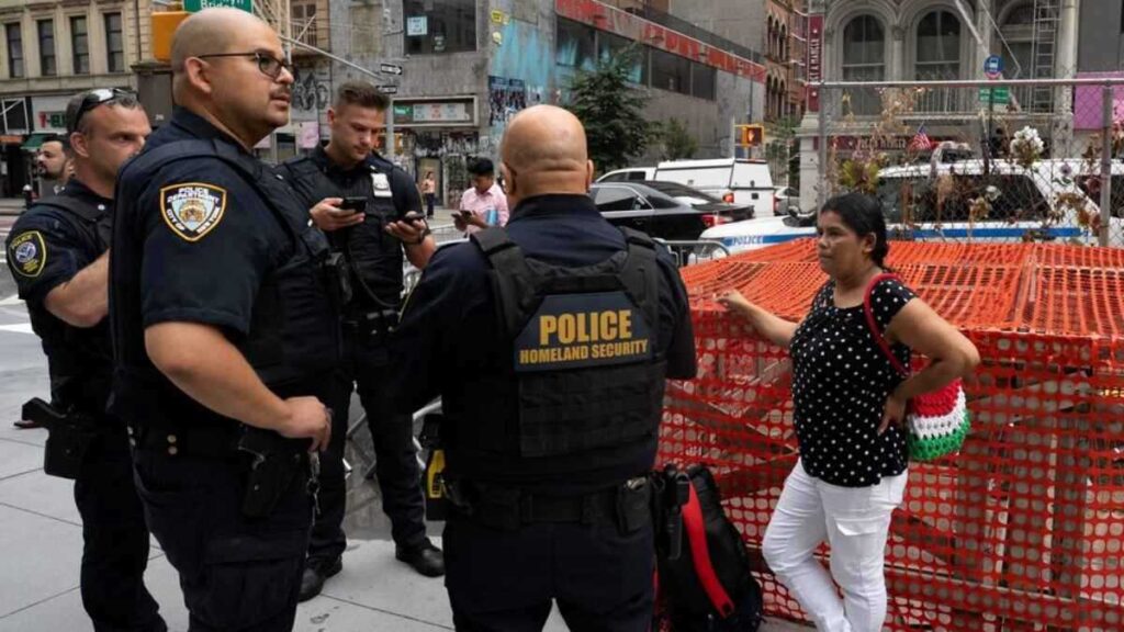 إدارة ترامب تنقل معركة المهاجرين إلى ملاعب كرة القدم قبل انتهاء "ستارت الجديد".. موسكو تُفاجئ العالم بدعوة نووية غير مسبوقة