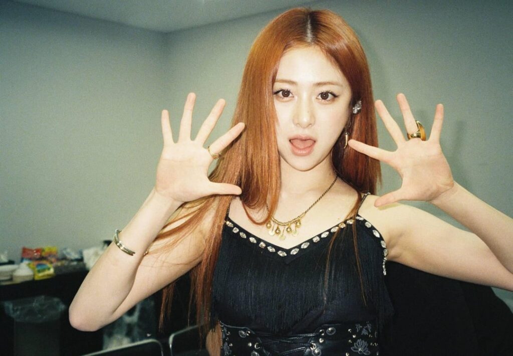 251008 تحديث IM_Lesserafim Twitter - رسالة عيد ميلاد Miyawaki Sakura السعيدة إلى Huh Yunjin