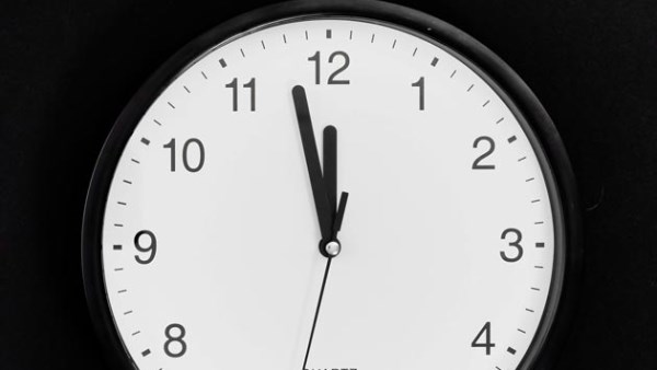 إرجاع الساعة 60 دقيقة.. هل يبدأ التوقيت الشتوي 2025 مساء اليوم؟ إرجاع الساعة 60 دقيقة.. هل يبدأ التوقيت الشتوي 2025 مساء اليوم؟