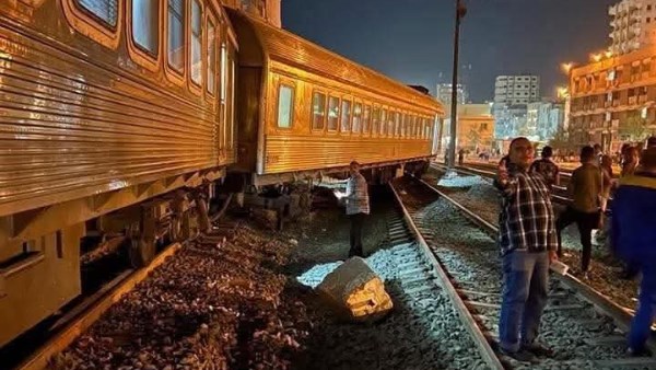 «كنت حاسس إن النهاية قرّبت».. روايات مروّعة من ركاب قطار سوهاج بعد خروج عربات عن القضبان «كنت حاسس إن النهاية قرّبت».. روايات مروّعة من ركاب قطار سوهاج بعد خروج عربات عن القضبان