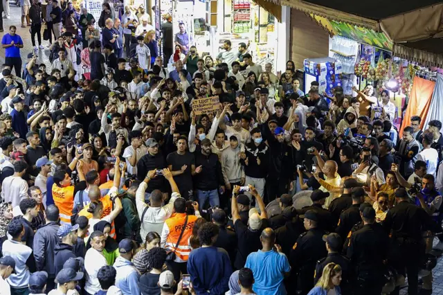 متظاهرون بمدينة الرباط يوم 29 سبتمر/ أيلول يحملون شعارات إصلاحية