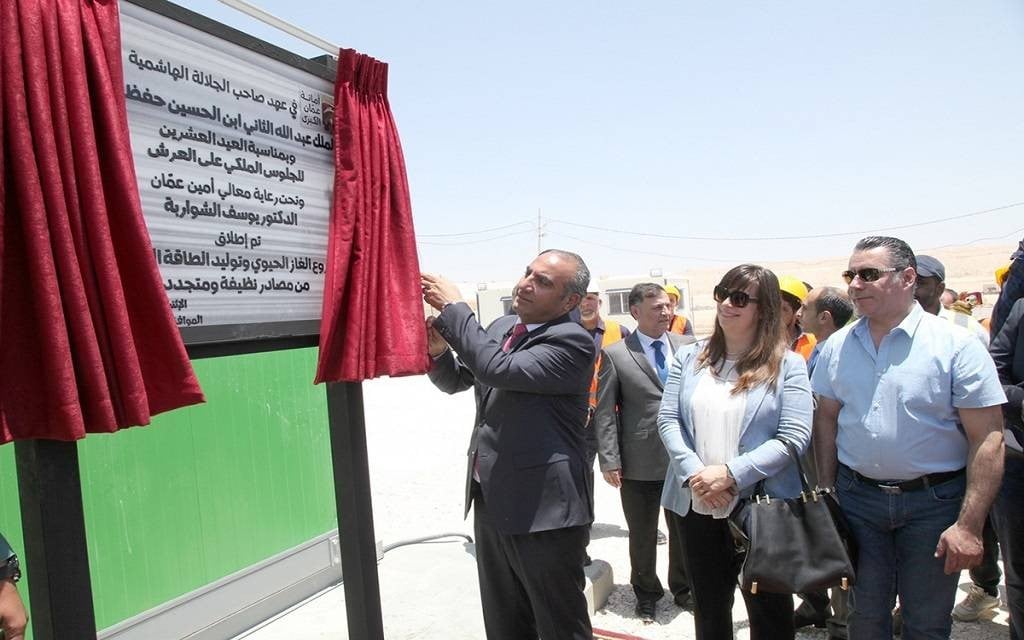 جانب من تدشين مشروع تحويل النفايات إلى كهرباء في الأردن