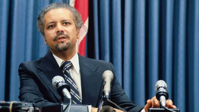 وزير النفط السعودي الشيخ أحمد زكي يماني يتحدث في مؤتمر صحفي في يونيو/حزيران 1978
