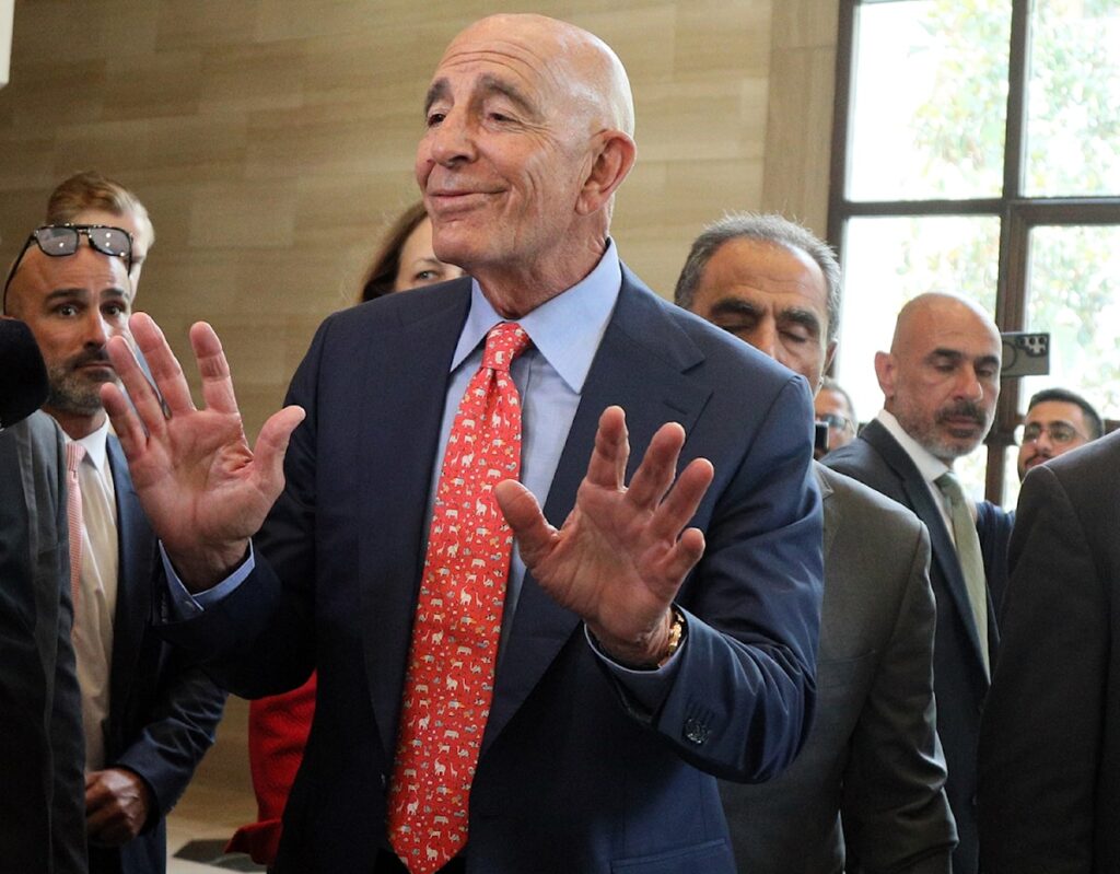 براك الى بيروت مع «تحذير أخير»: نزع السلاح الآن أو نترككم لمصيركم! - جريدة الأخبار