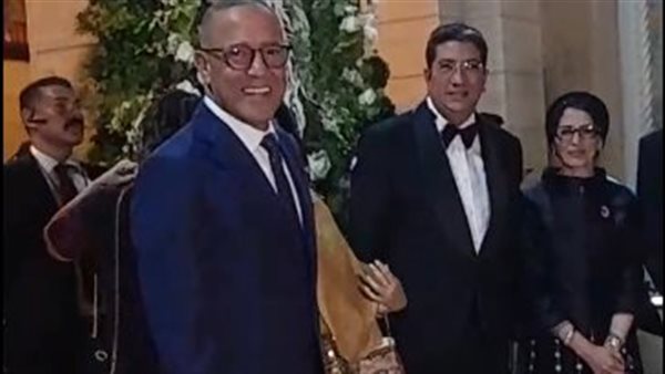 أشرف عبد الباقي وماجد المصري أبرز الحضور بحفل زفاف نجل هاني رمزي| بث مباشر